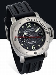 Panerai Luminor Submersible Hobnail (PAM00025)