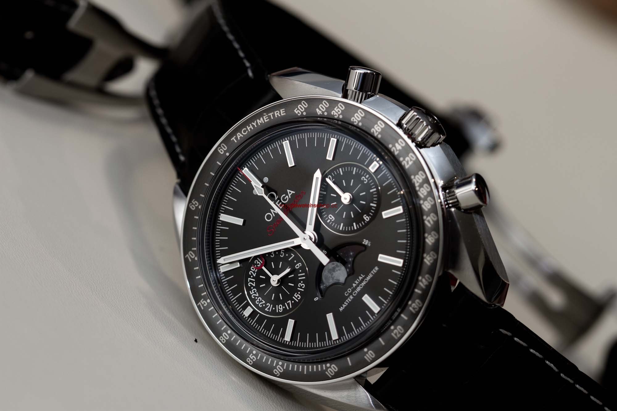 Omega Speedmaster Moonphase Chronograph Master Chronometer Black (304.30.44.52.03.001) Omega Speedmaster Moonphase Chronograph Master Chronometer Black (304.30.44.52.03.001)