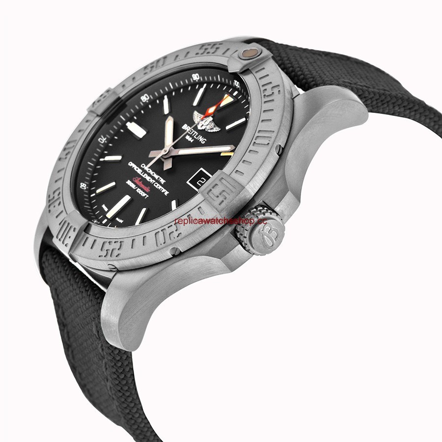 Breitling Avenger V1731010-BD12BKNT img1