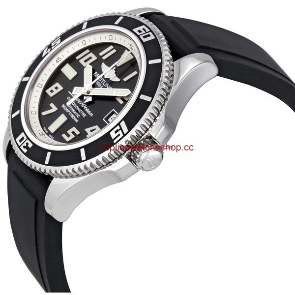 Breitling Superocean A1736402-BA29BKPT img1