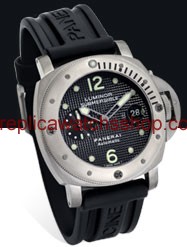 Panerai Luminor Submersible Hobnail (PAM00025)