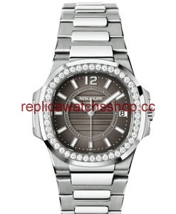 Patek Philippe Nautilus 7010/1G-010 Patek Philippe Nautilus 7010/1G-010